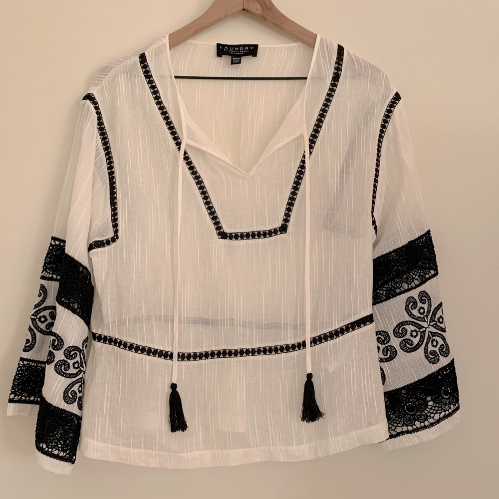 Laundry by Shelli Segal White top with Black embroidery Size S